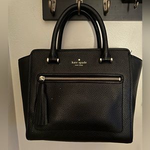 medium kate spade tote! ♠️